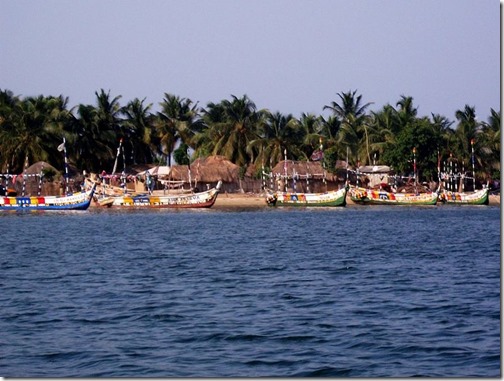 794px-Ada_fishing_boats_on_the_Volta